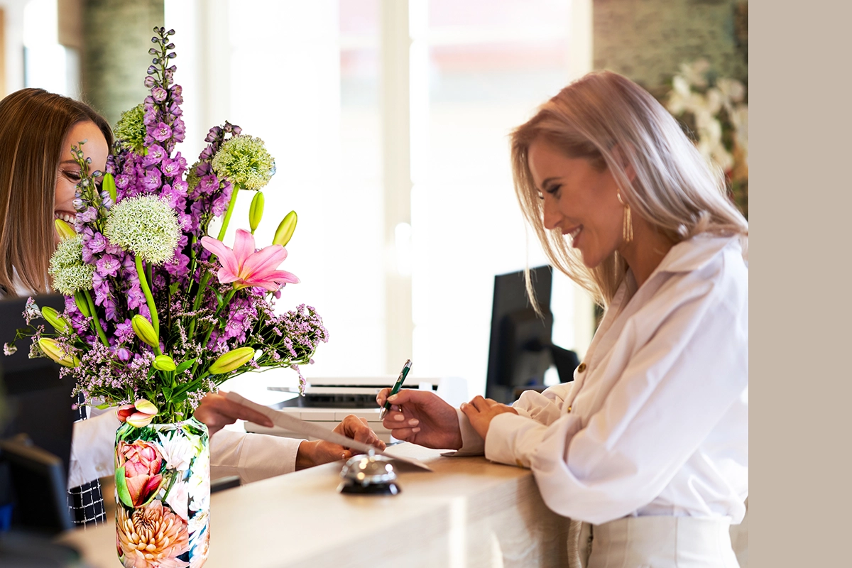 Verse bloemen op kantoor verzorgd door Hello Bloom in Hilversum